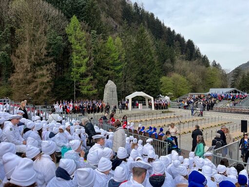 7/04/24 29 élèves participent aux Cérémonies des 80 ans des Combats des Glières.